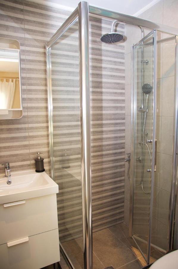 Super Cute & Cozy Mini Studios In City Center Tesalonika Bagian luar foto